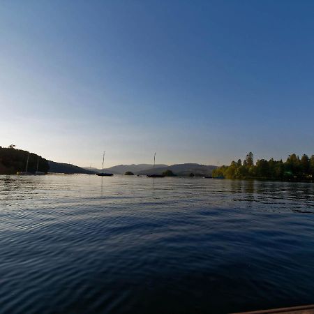 Rayside Villa Penrith Bagian luar foto