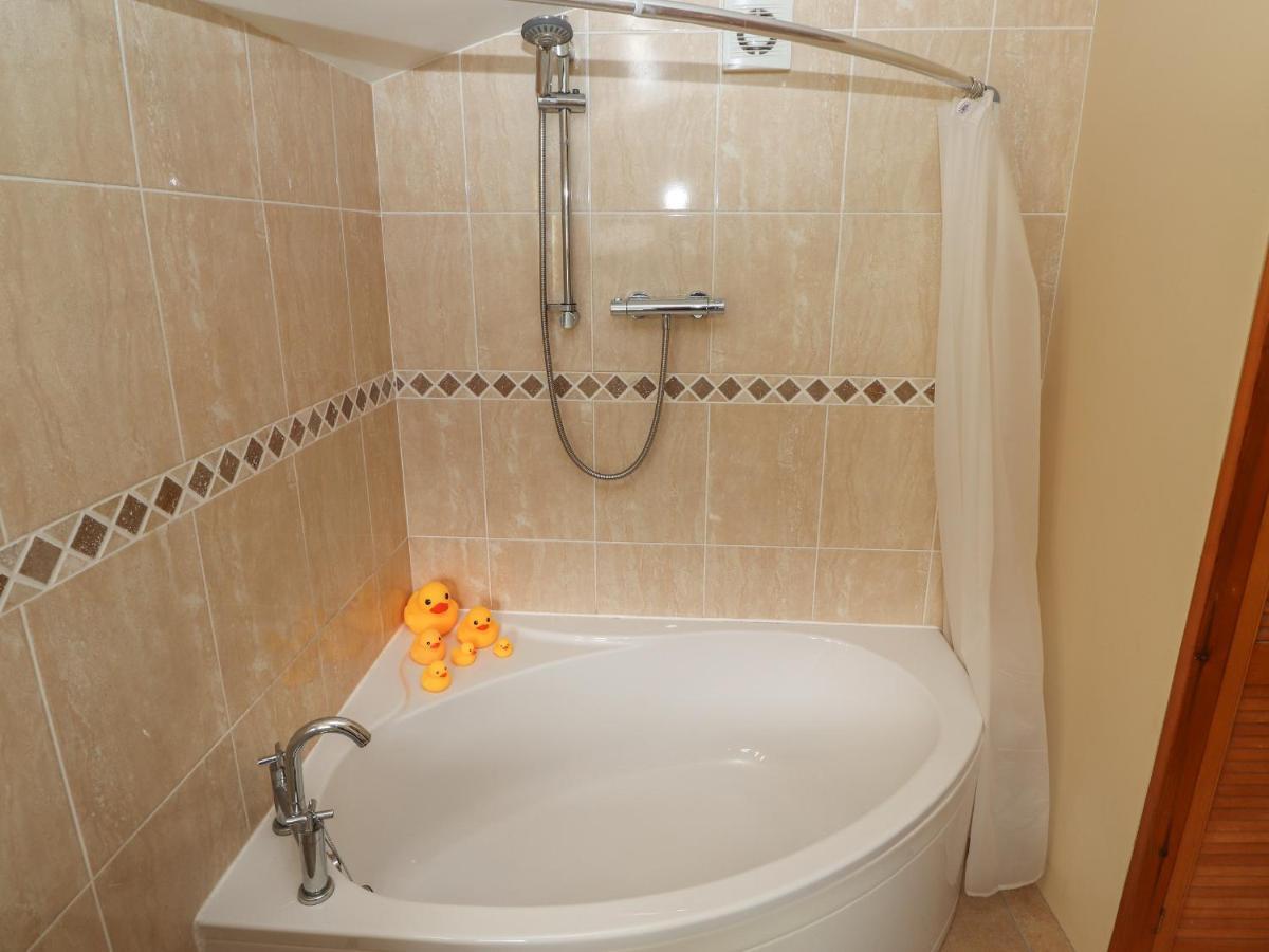 Rayside Villa Penrith Bagian luar foto